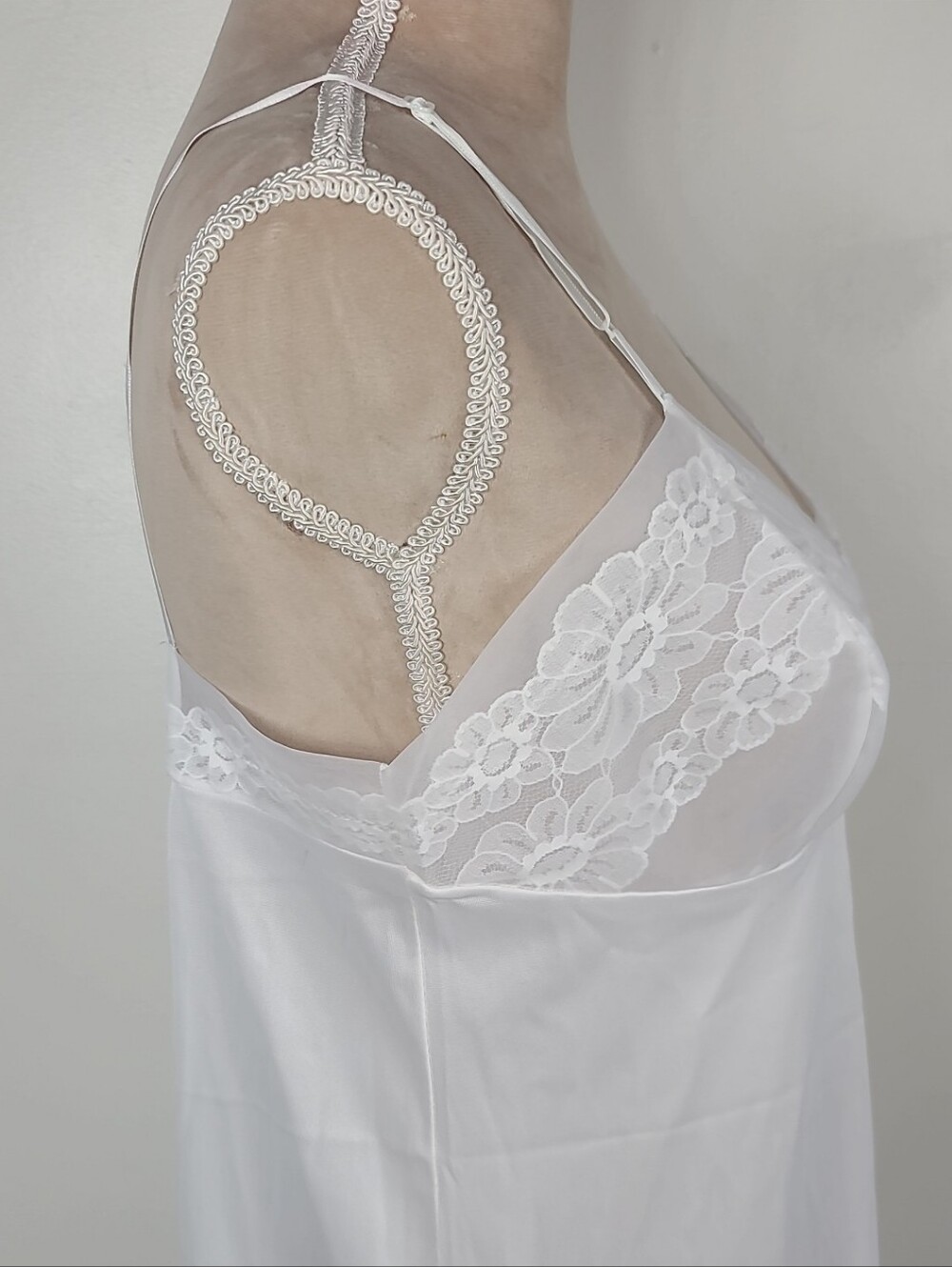 Vintage 70's Vanity Fair Ivory White Nylon Lace Trim 24" Full Slip Dress 38 - Picture 8 of 15